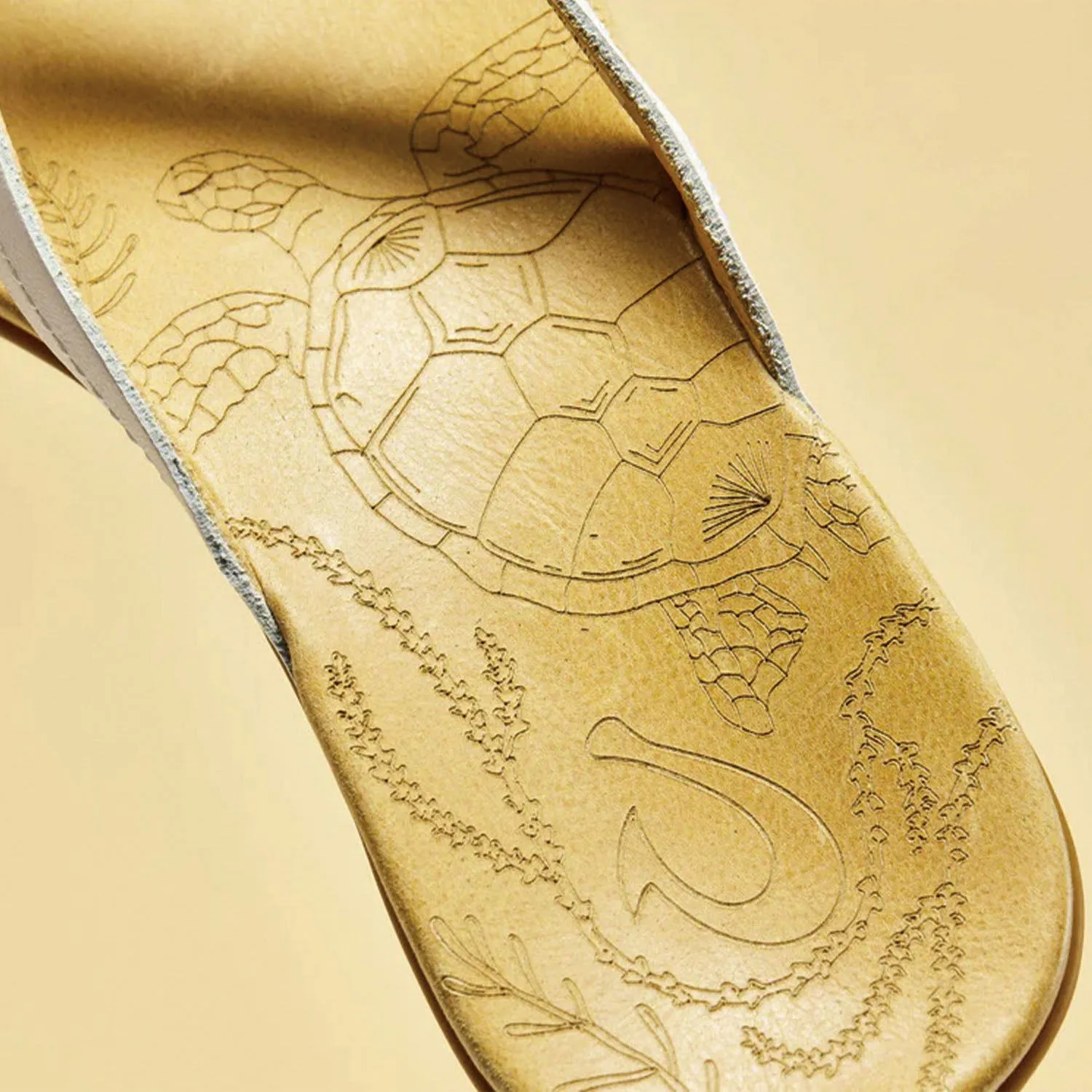 Women's Olukai Honu Bright White/Golden Sand Leather